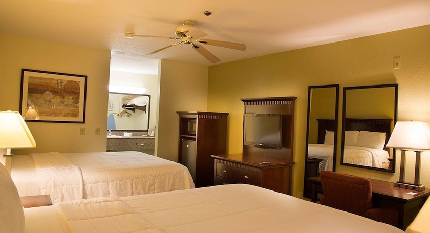 Imagen de los interiores del Hotel Brawley Inn. Foto 14