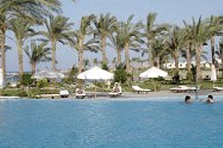 Imagen de la piscina del Hotel Brayka Bay. Foto 6