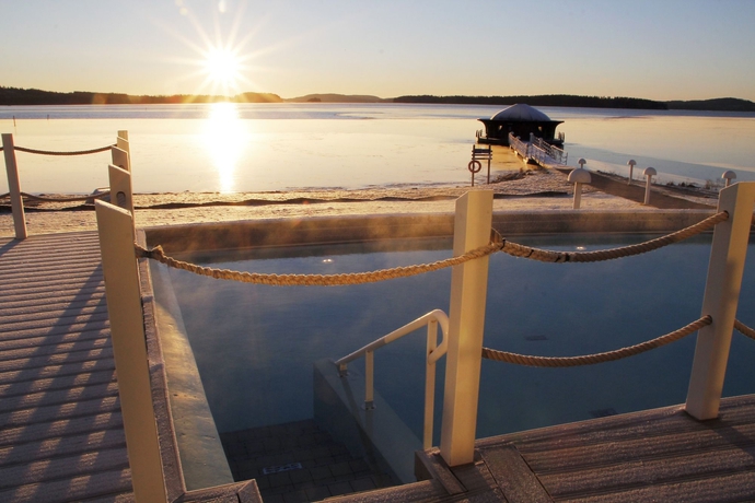 Imagen de la piscina del Hotel Break Sokos Bomba. Foto 14