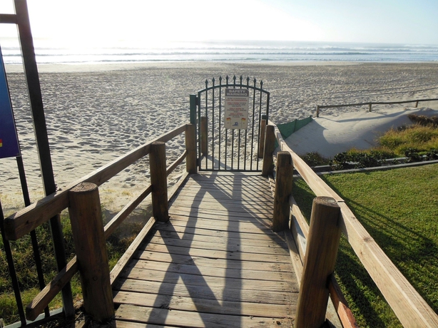 Imagen de los exteriores del Hotel Breakers North Absolute Beachfront Apartments. Foto 11