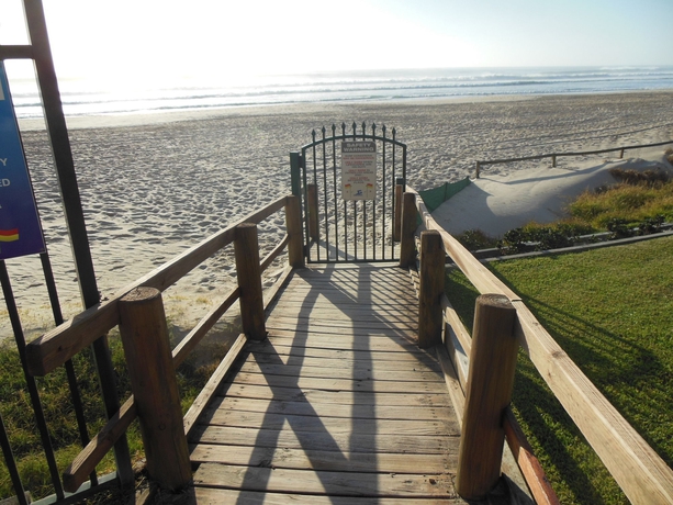 Imagen de los exteriores del Hotel Breakers North Absolute Beachfront Apartments. Foto 14