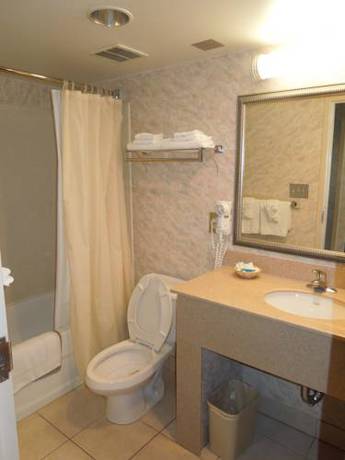 Imagen de la habitación del Hotel Breakers Resort Inn. Foto 11