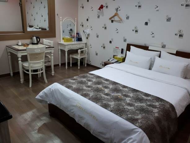 Imagen de la habitación del Hotel Breakfast at Tiffany\'s Motel. Foto 13