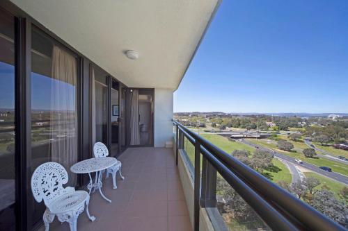 Imagen de la habitación del Hotel Breakfree Capital Tower. Foto 5