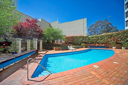 Imagen de la piscina del Hotel Breakfree Capital Tower. Foto 10