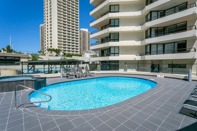 Imagen de la piscina del Hotel Breakfree Cosmopolitan. Foto 16
