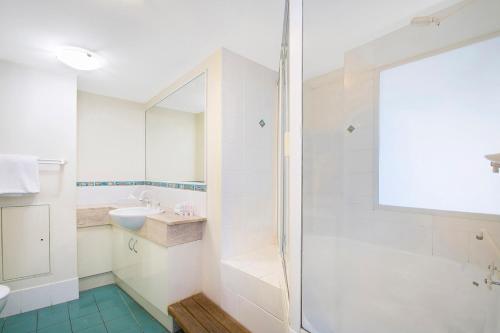 Imagen de la habitación del Hotel Breakfree Grand Pacific Resort. Foto 1