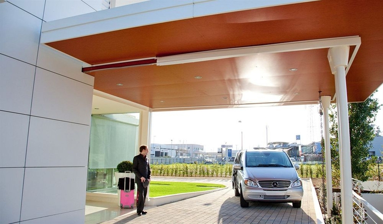 Imagen de los exteriores del Hotel Breaking Business. Foto 6