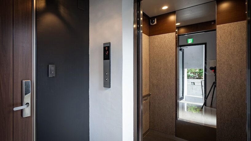 Imagen de los interiores del Hotel Breaky. Foto 39