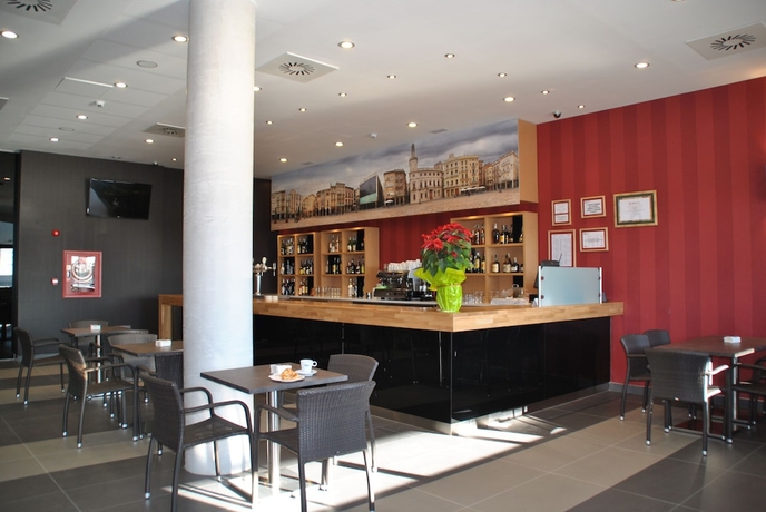 Imagen del bar/restaurante del Hotel Brea's. Foto 3