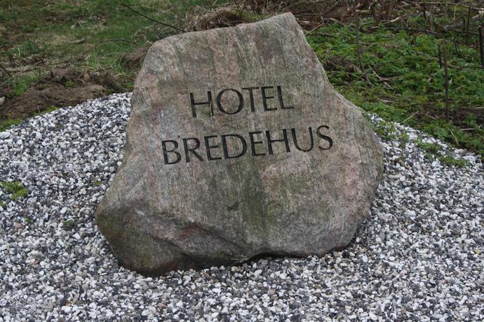 Imagen de los exteriores del Hotel Bredehus. Foto 10