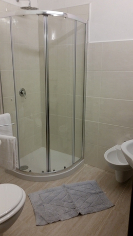 Imagen de la habitación del Hotel Bredina. Foto 13