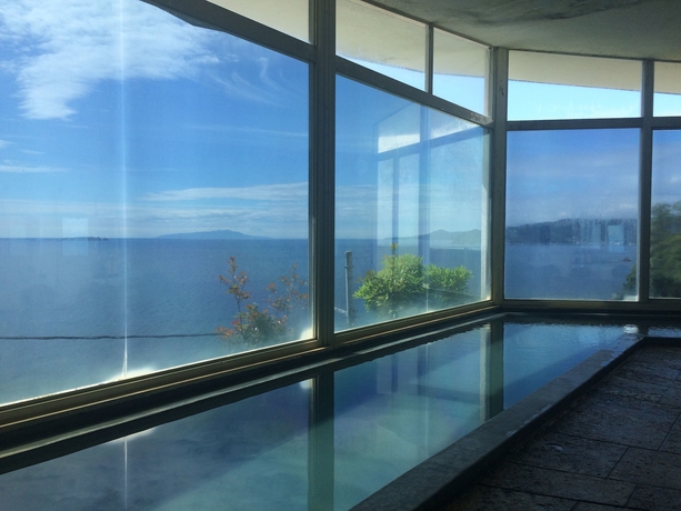 Imagen de la piscina del Hotel Breezbay Seaside Resort Atami. Foto 18