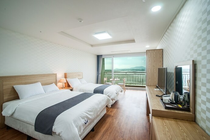 Imagen de la habitación del Hotel Breeze Bay. Foto 24