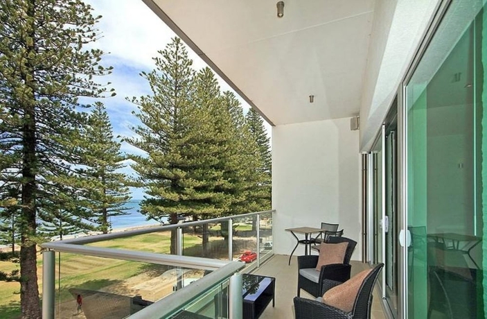 Imagen de la habitación del Hotel Breeze Beachfront Apartments. Foto 6