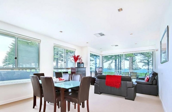 Imagen de la habitación del Hotel Breeze Beachfront Apartments. Foto 7
