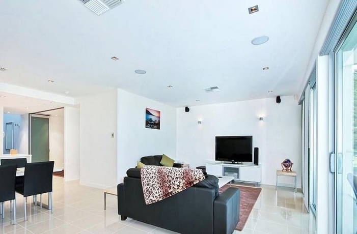 Imagen de la habitación del Hotel Breeze Beachfront Apartments. Foto 10