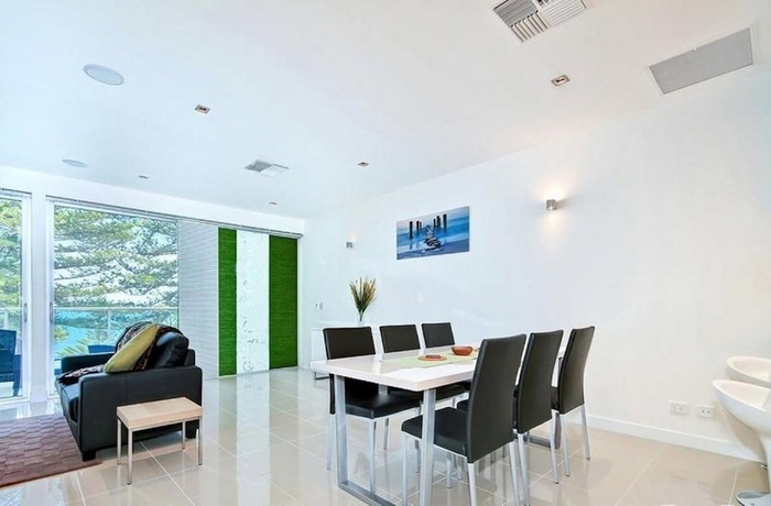 Imagen de la habitación del Hotel Breeze Beachfront Apartments. Foto 11