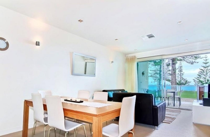 Imagen de la habitación del Hotel Breeze Beachfront Apartments. Foto 13