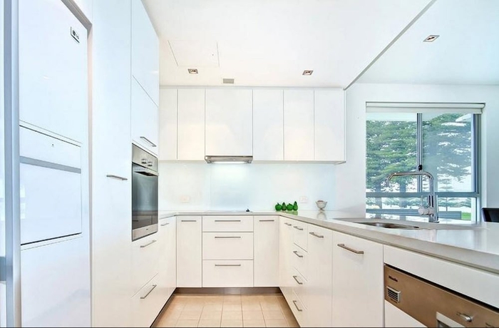 Imagen de la habitación del Hotel Breeze Beachfront Apartments. Foto 14