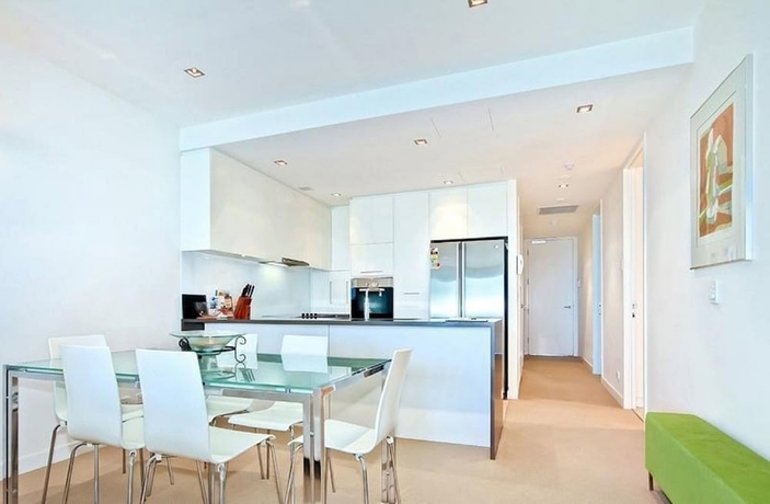 Imagen de la habitación del Hotel Breeze Beachfront Apartments. Foto 15