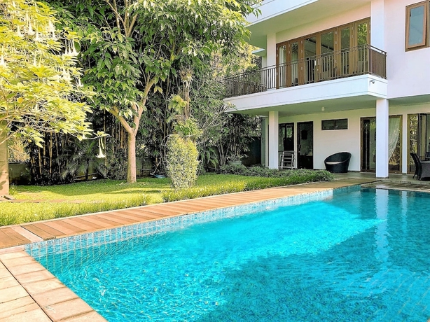 Imagen de la piscina del Hotel Breeze Blows City View Villa. Foto 19