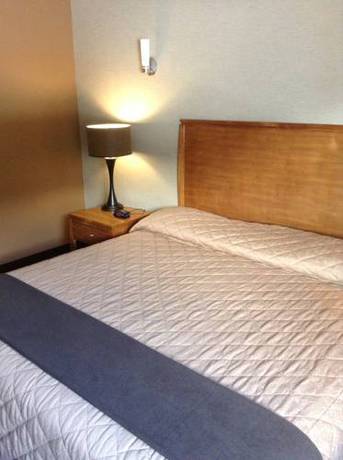 Imagen de la habitación del Hotel Breeze Inn. Foto 11