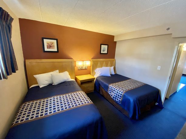 Imagen de la habitación del Hotel Breeze Inn and Suites. Foto 3