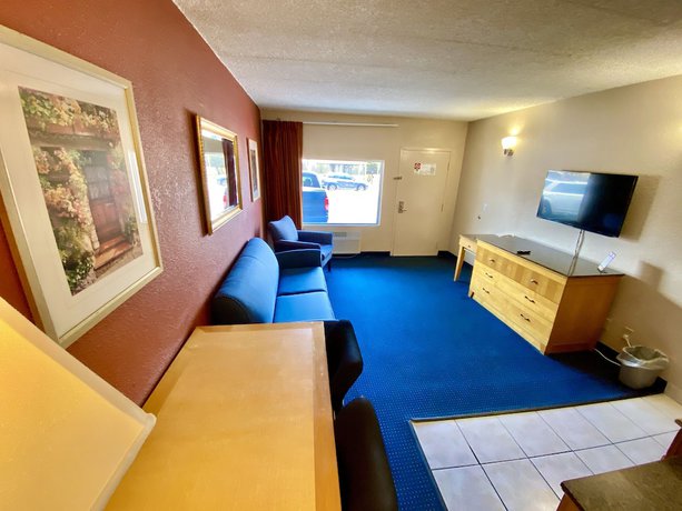 Imagen de la habitación del Hotel Breeze Inn and Suites. Foto 5