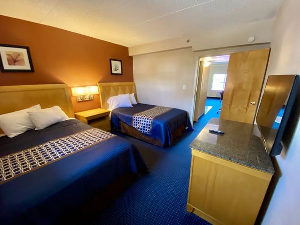 Imagen de la habitación del Hotel Breeze Inn and Suites. Foto 6