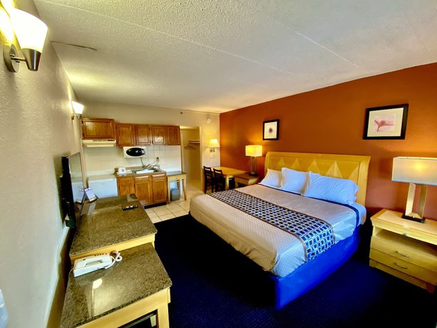 Imagen de la habitación del Hotel Breeze Inn and Suites. Foto 8