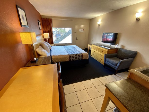 Imagen de la habitación del Hotel Breeze Inn and Suites. Foto 13