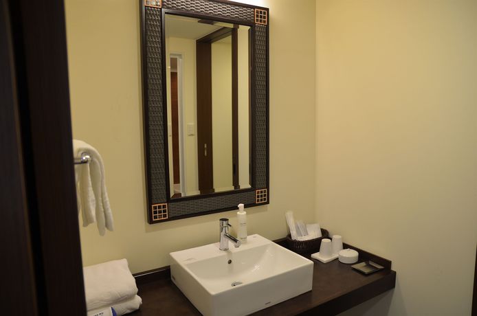 Imagen de la piscina del Hotel Breezebay Marina. Foto 16