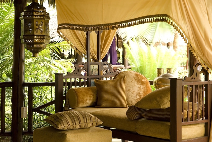 Imagen del bar/restaurante del Hotel Breezes Beach Club and Spa. Foto 2