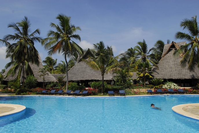 Imagen de la piscina del Hotel Breezes Beach Club and Spa – Half Board. Foto 18