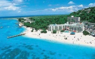 Imagen de los exteriores del Hotel Breezes Montego Bay All Inclusive. Foto 4