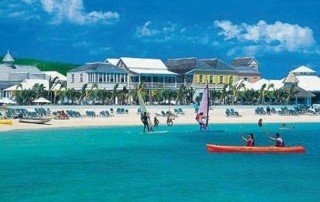 Imagen de los exteriores del Hotel Breezes Resort & Spa Rio Beuno All Inclusive. Foto 4