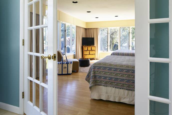 Imagen de la habitación del Hotel Breezeway Resort. Foto 2