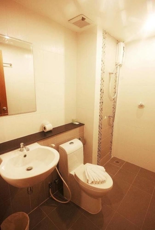 Imagen de la habitación del Hotel Breezotel. Foto 10