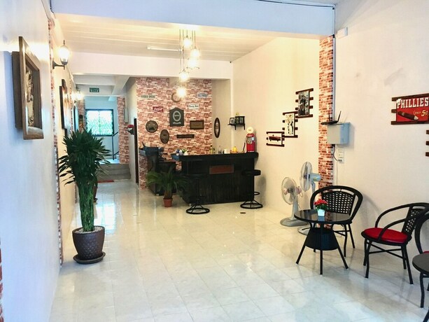 Imagen de los interiores del Hotel Breezy House Jomtien. Foto 29
