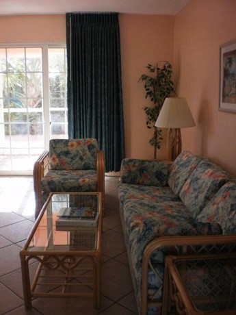 Imagen de la habitación del Hotel Breezy Palms Resort. Foto 3