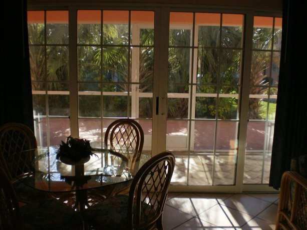 Imagen de la habitación del Hotel Breezy Palms Resort. Foto 4