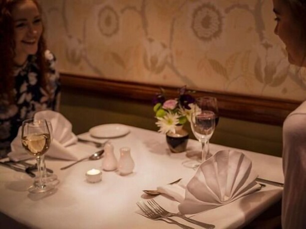 Imagen del bar/restaurante del Hotel Breffni Arms. Foto 13