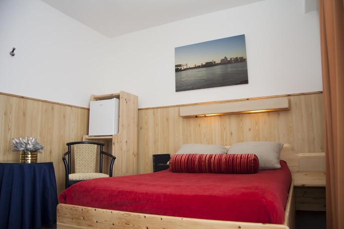 Imagen de la habitación del Hotel Breitner. Foto 17