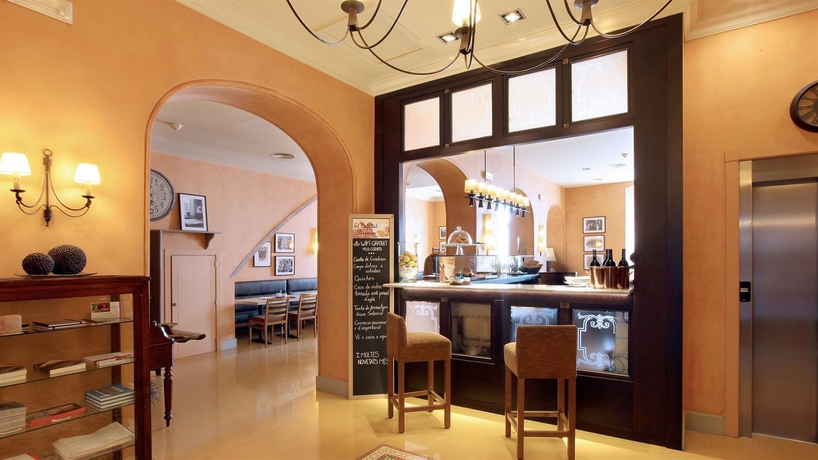 Imagen del bar/restaurante del Hotel Bremon Boutique Hotel By Duquessa Hotels Collection. Foto 2