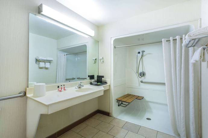 Imagen de la habitación del Hotel Brentwood Inn & Suites de Glen Allen. Foto 5