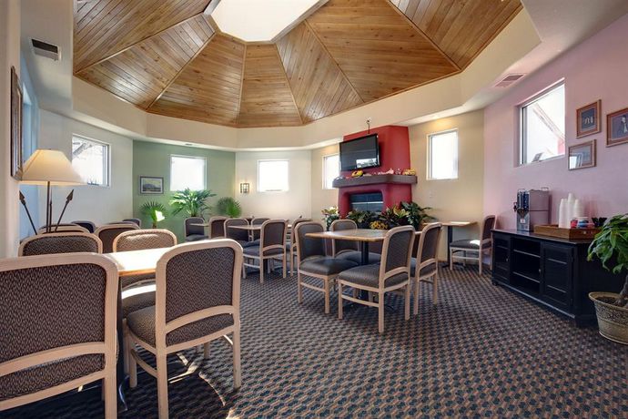 Imagen del bar/restaurante del Hotel Brentwood Inn and Garden. Foto 2