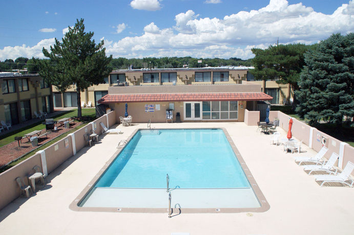 Imagen del bar/restaurante del Hotel Brentwood Inn and Garden. Foto 7