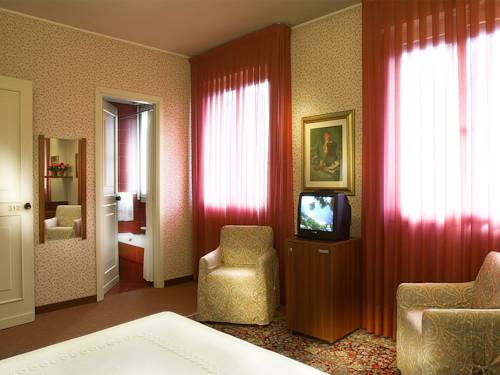 Imagen de la habitación del Hotel Brescia. Foto 9