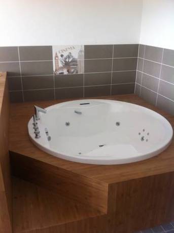 Imagen de la habitación del Hotel Bress Sa&ocirc;ne. Foto 4